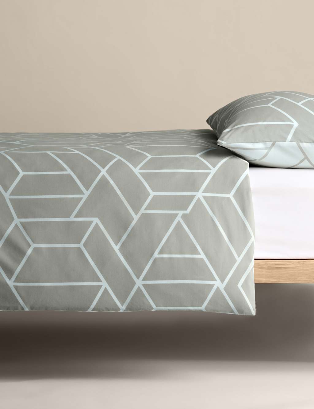 Cotton Blend Geometric Bedding Set 4 of 8