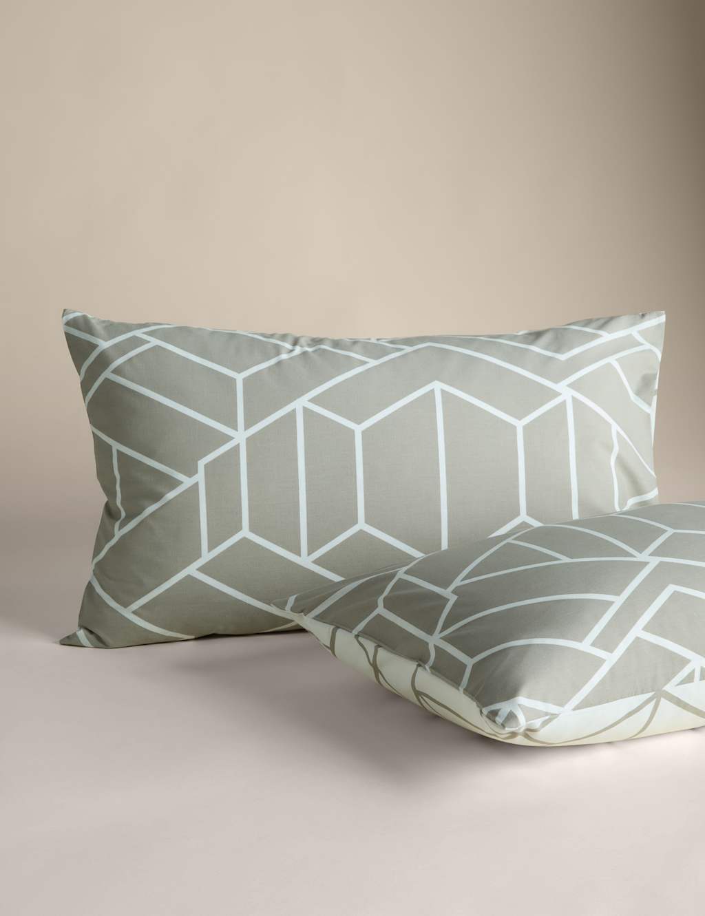 Cotton Blend Geometric Bedding Set 3 of 6
