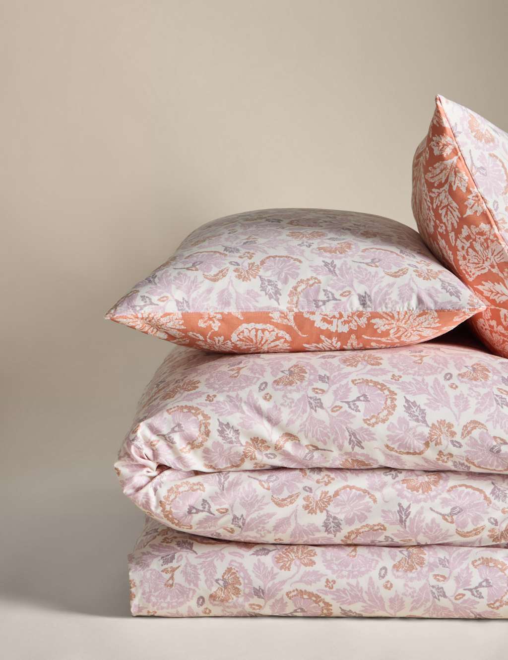 Cotton Blend Floral Bedding Set 2 of 6