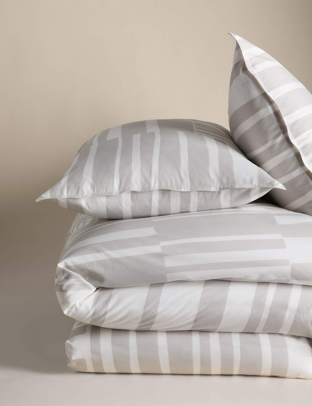 Cotton Rich Geometric Bedding Set 2 of 5