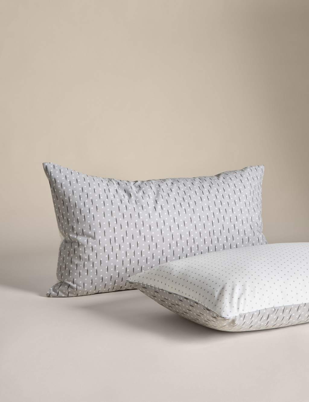 Cotton Blend Spotty Bedding Set 3 of 7