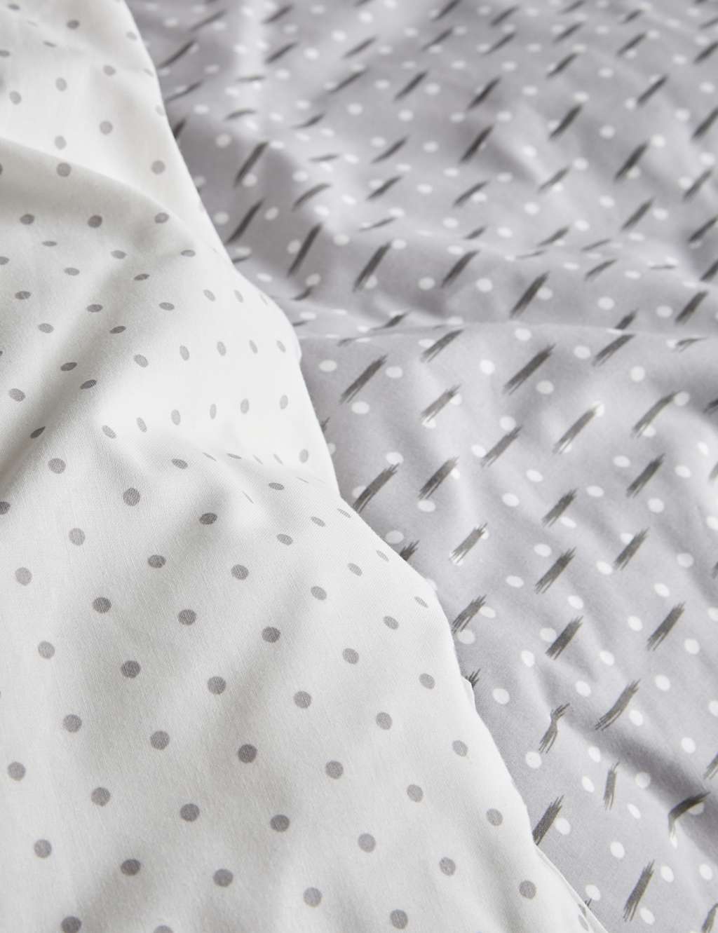 Cotton Blend Spotty Bedding Set 6 of 7