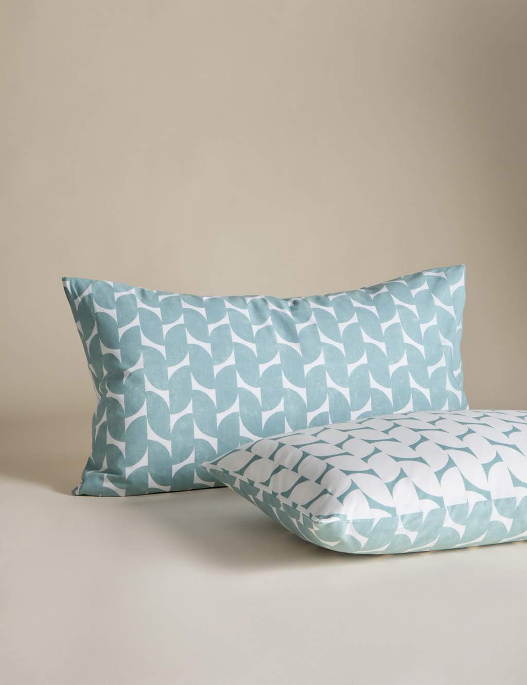 Cotton Blend Geometric Bedding Set 3 of 7