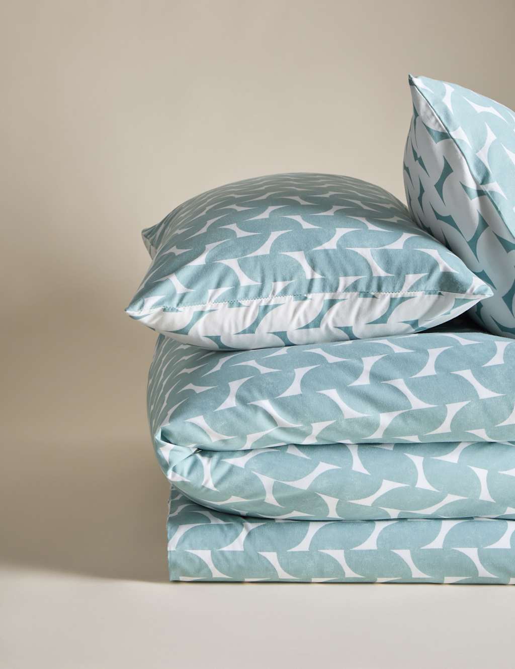 Cotton Blend Geometric Bedding Set 2 of 7