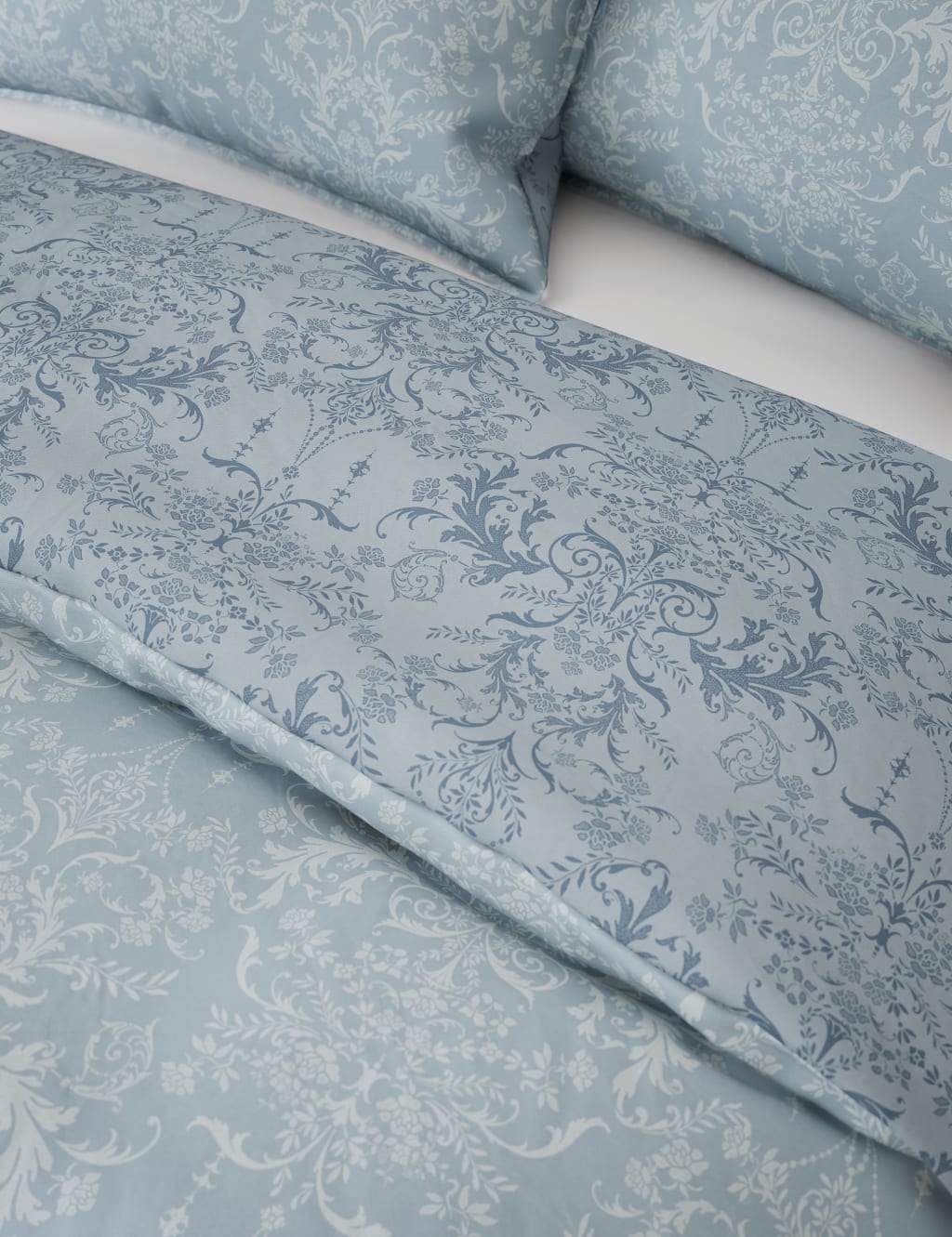 Aida-Alouette Damask Sateen Bedding Set 3 of 5