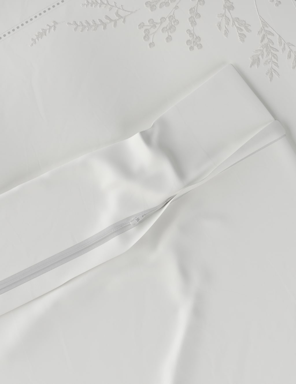 Rose-Ella Sateen Embroidered Bedding Set 2 of 3
