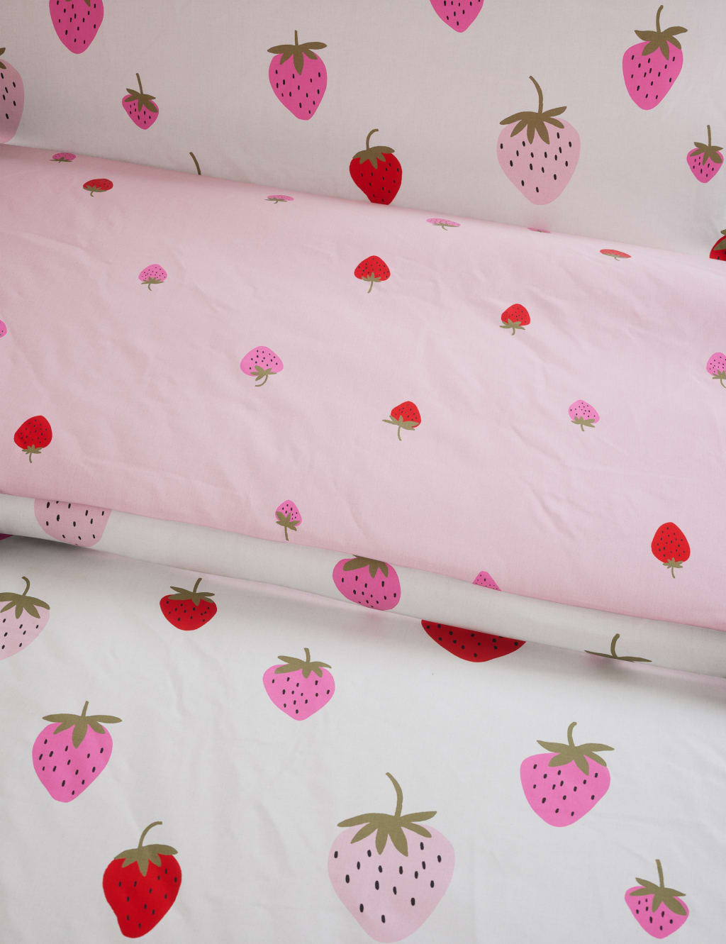 Strawberries Cotton Blend Bedding Set 5 of 5