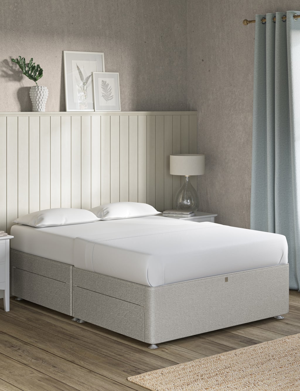 Classic Sprung 2+2 Drawer Divan 1 of 6