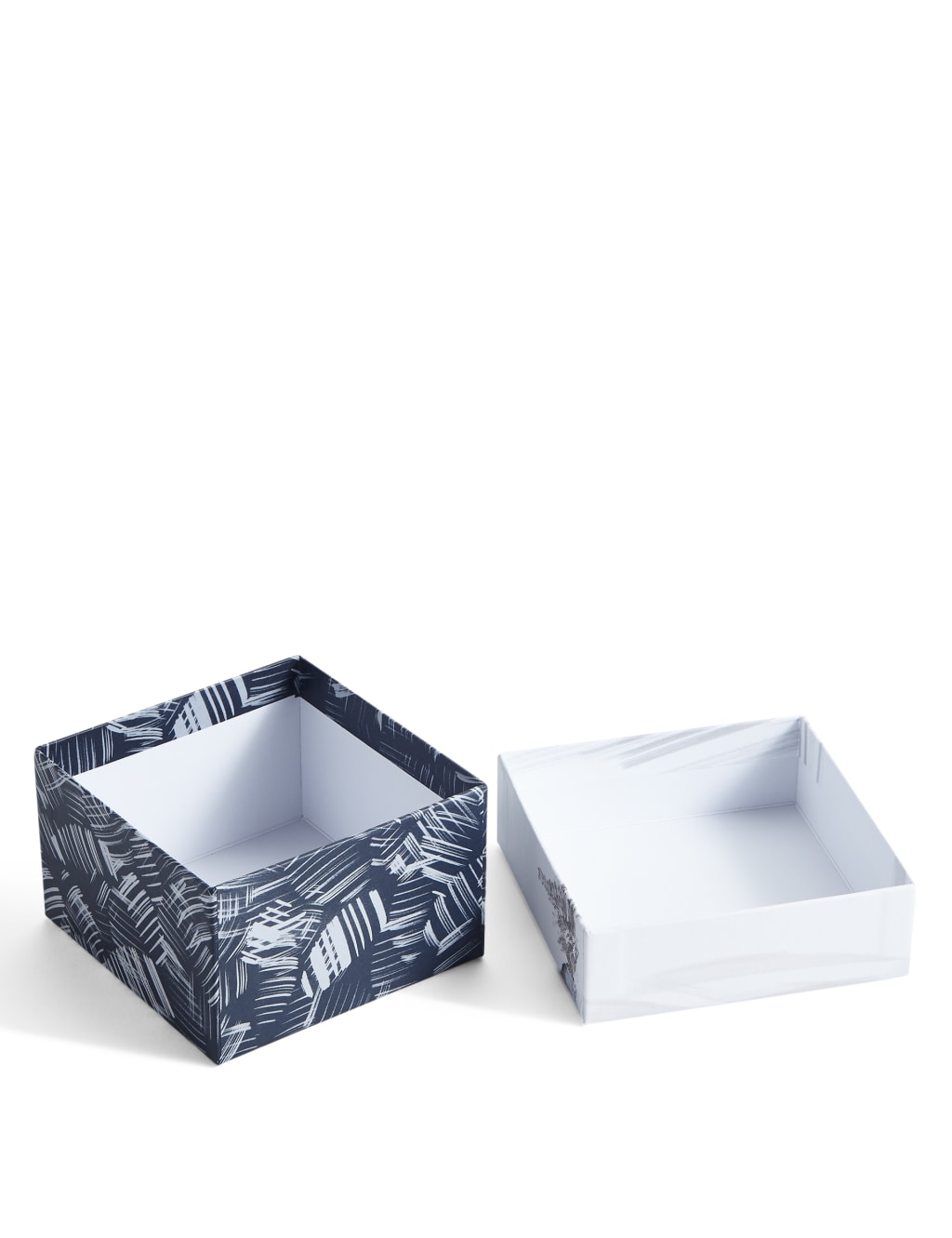 Nordic Noel Small Polar Bear Gift Box 3 of 4