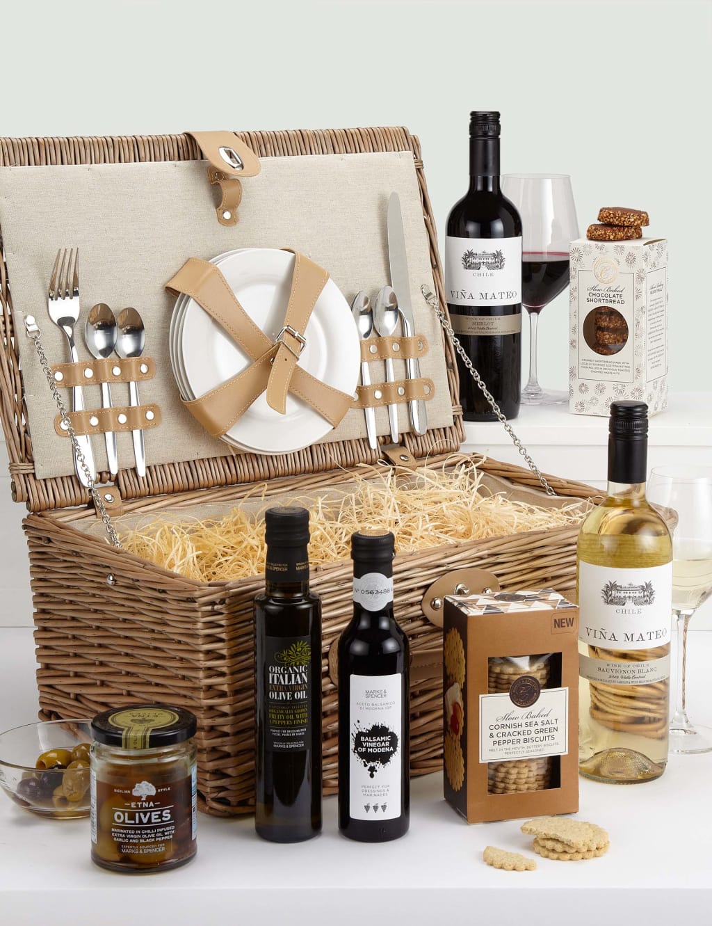 Luxury Picnic Hamper 1 of 3