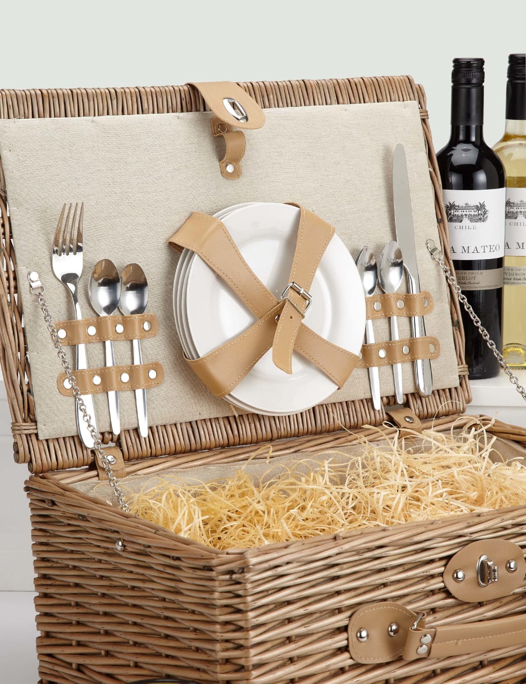 Luxury Picnic Hamper 3 of 3