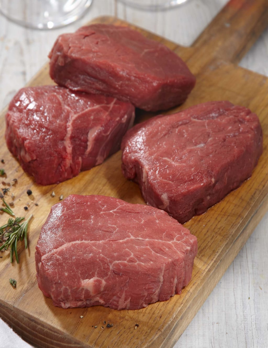 4 Aberdeen Angus Fillet Steaks 2 of 3