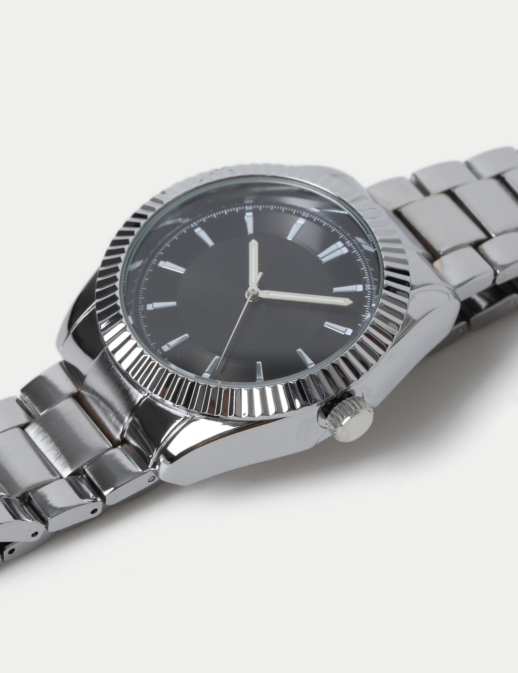 Silver Tone Round Face Metal Strap Watch 2 of 3