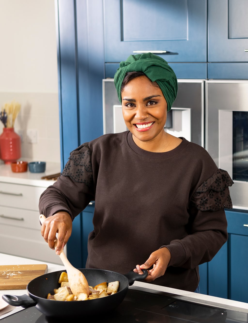 Nadiya 26cm 4 in 1 Non Stick Wok with Lid 4 of 13