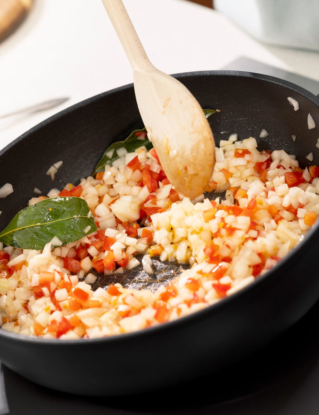 Nadiya 26cm 4 in 1 Non Stick Wok with Lid 5 of 13