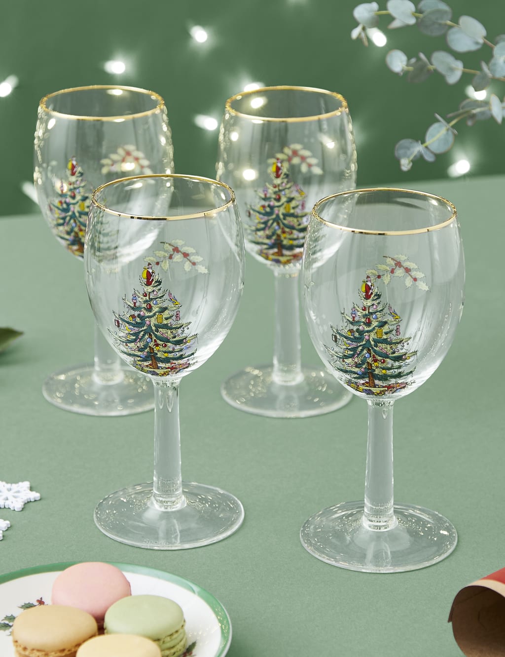 Set of 4 Christmas Tree Wine Glasses 1 of 7