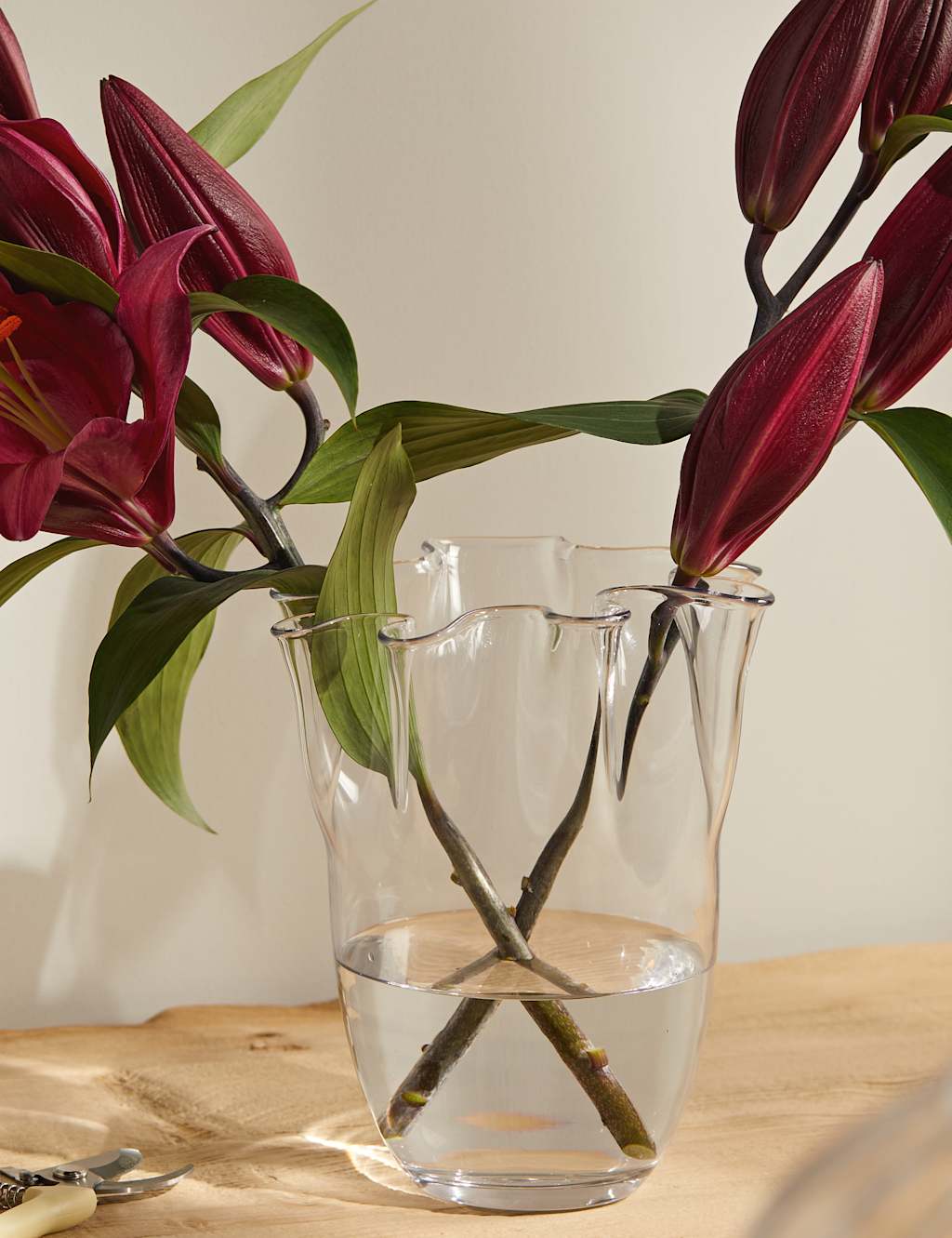 Medium Handkerchief Vase 4 of 4