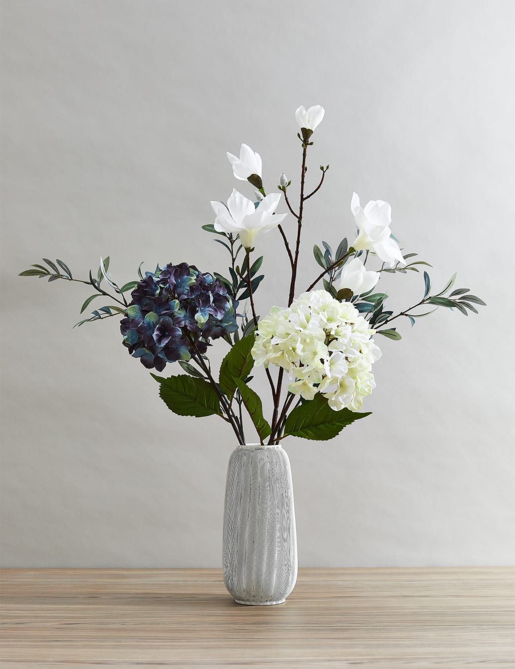 Set of 2 Artificial Magnolias Single Stem 2 of 7