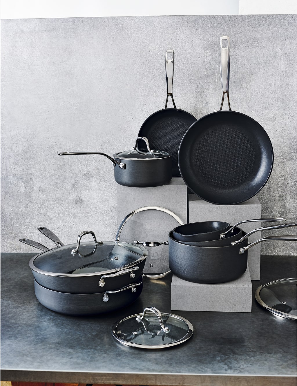 Chef Hard Anodised 28Cm Saute Pan 3 of 3