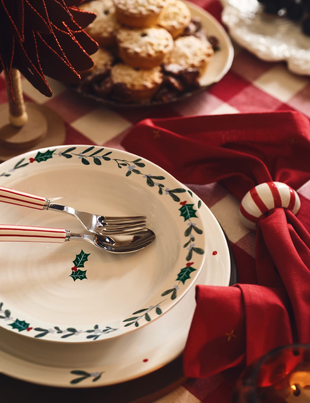 Winterberry dinner plates on sale