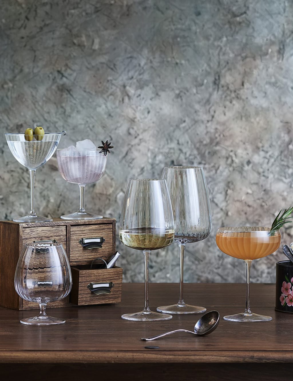 Set of 4 Optica Martini Glasses 4 of 7