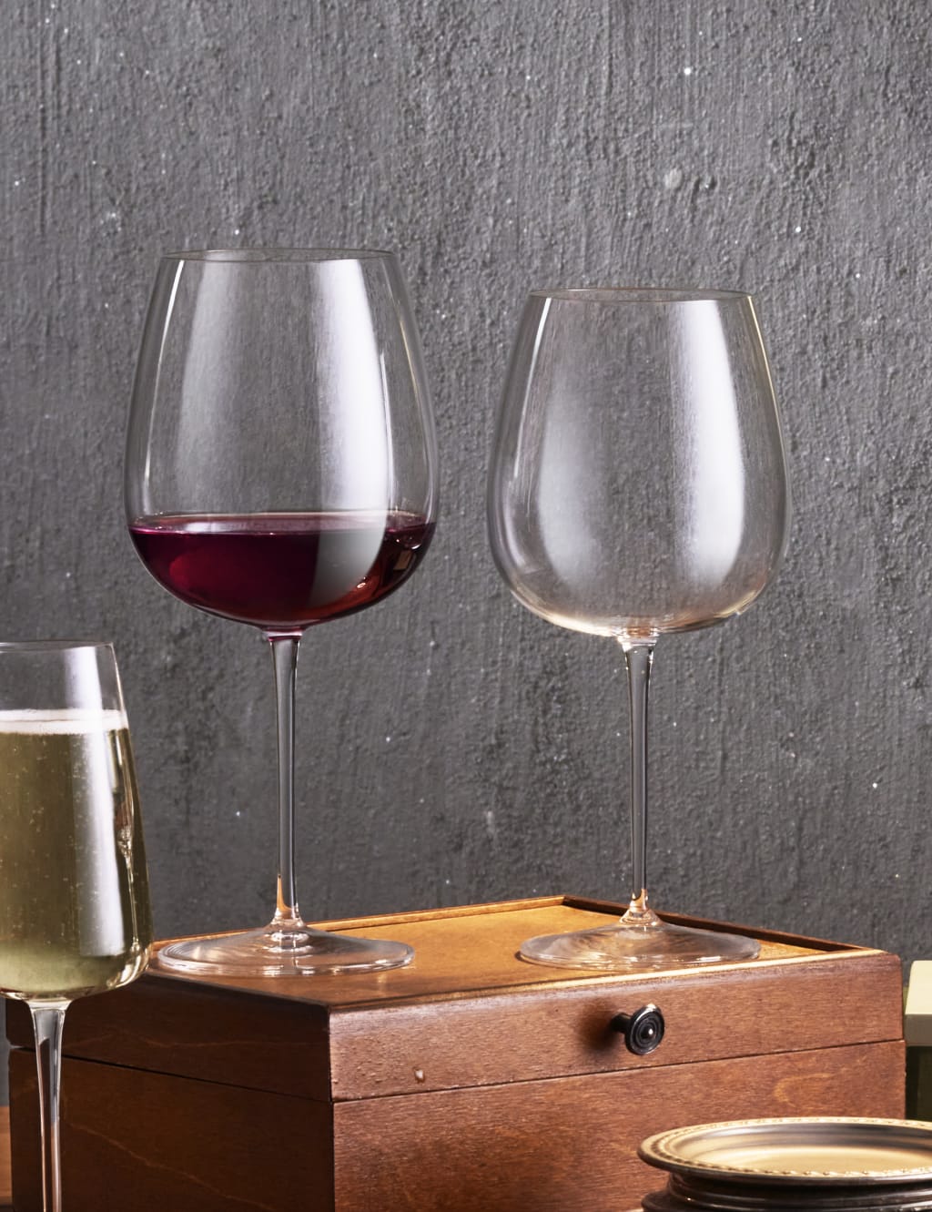 Set of 4 Talismano White Wine Glasses 2 of 5
