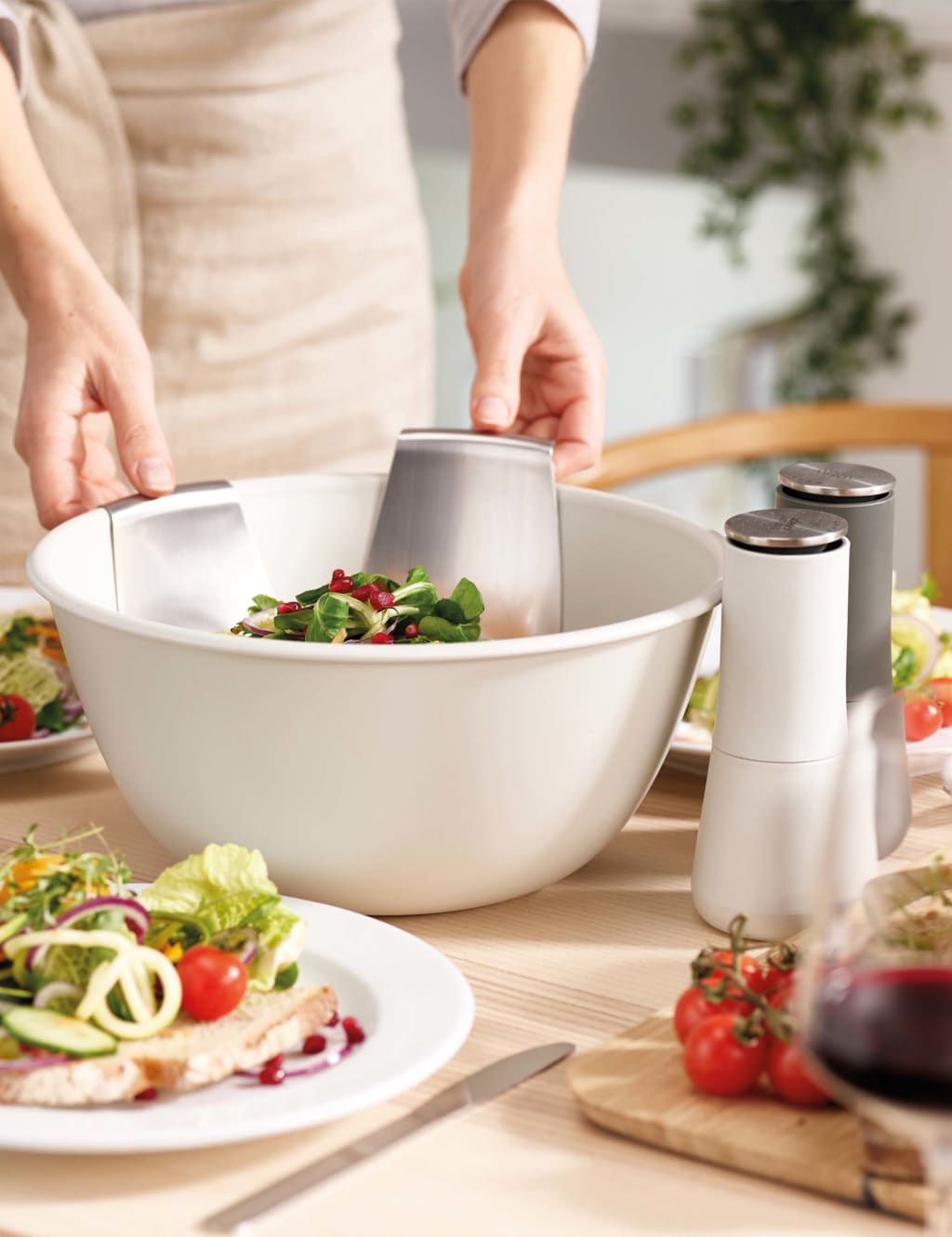 Uno™ Salad Bowl & Mill Set 3 of 6