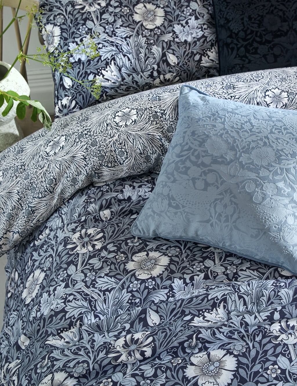Pure Cotton Sateen Compton Bedding Set 4 of 8