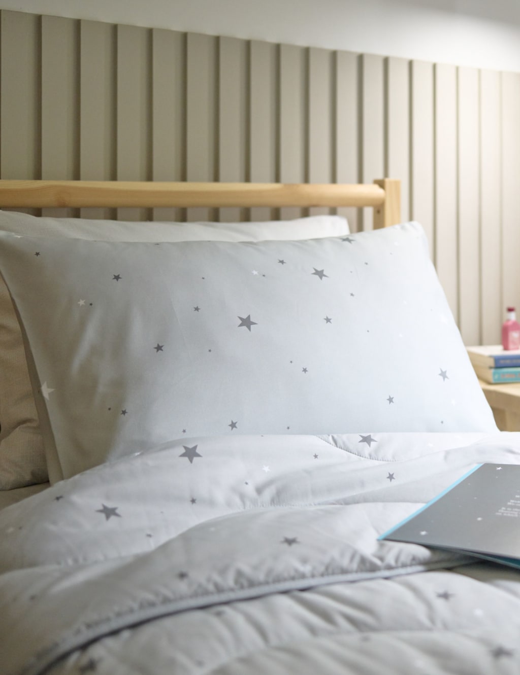 Stardust 4 Tog Coverless Duvet & Pillowcase 3 of 6