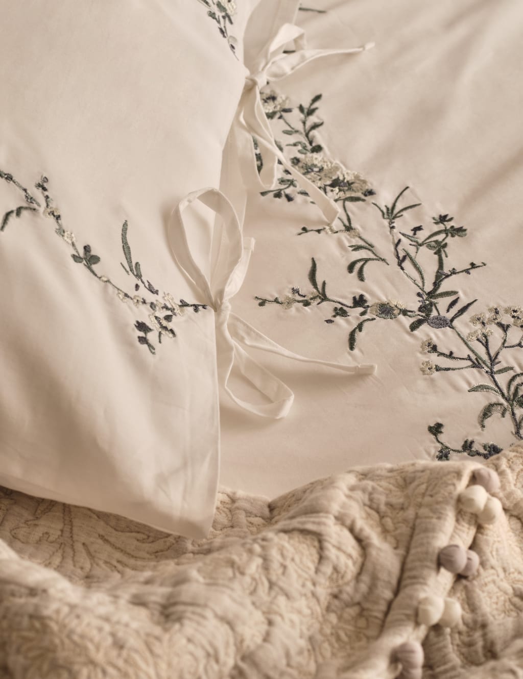 Pure Cotton Tamsin Trailing Blossom Bedding Set 6 of 6