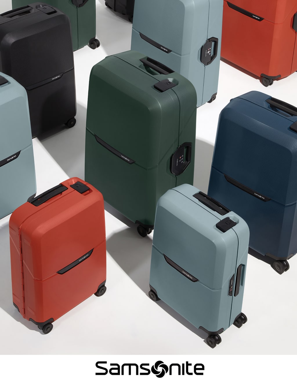 Magnum 4 Wheel Hard Shell Medium Suitcase 5 of 5