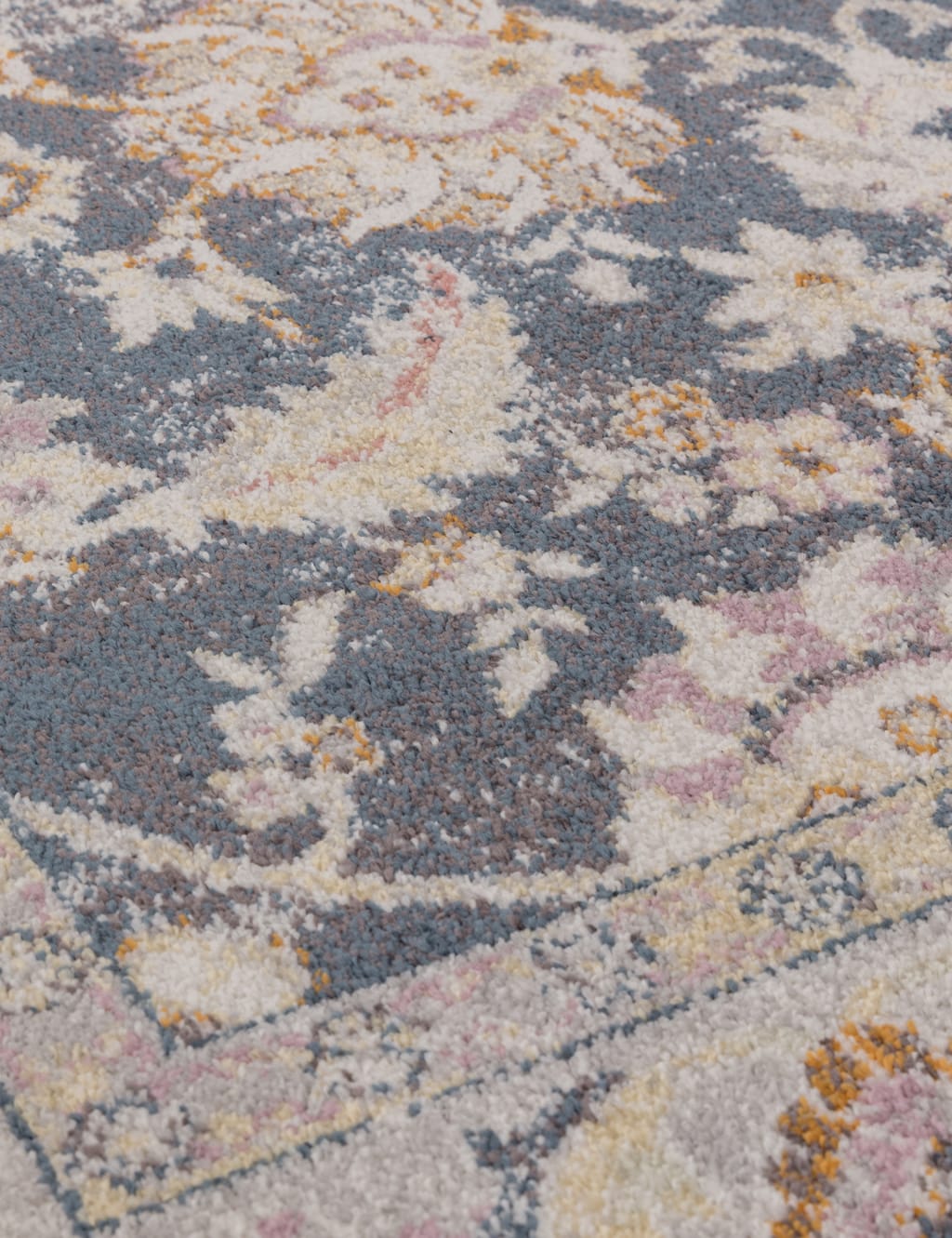 Flores Farah Persian Rug 4 of 5
