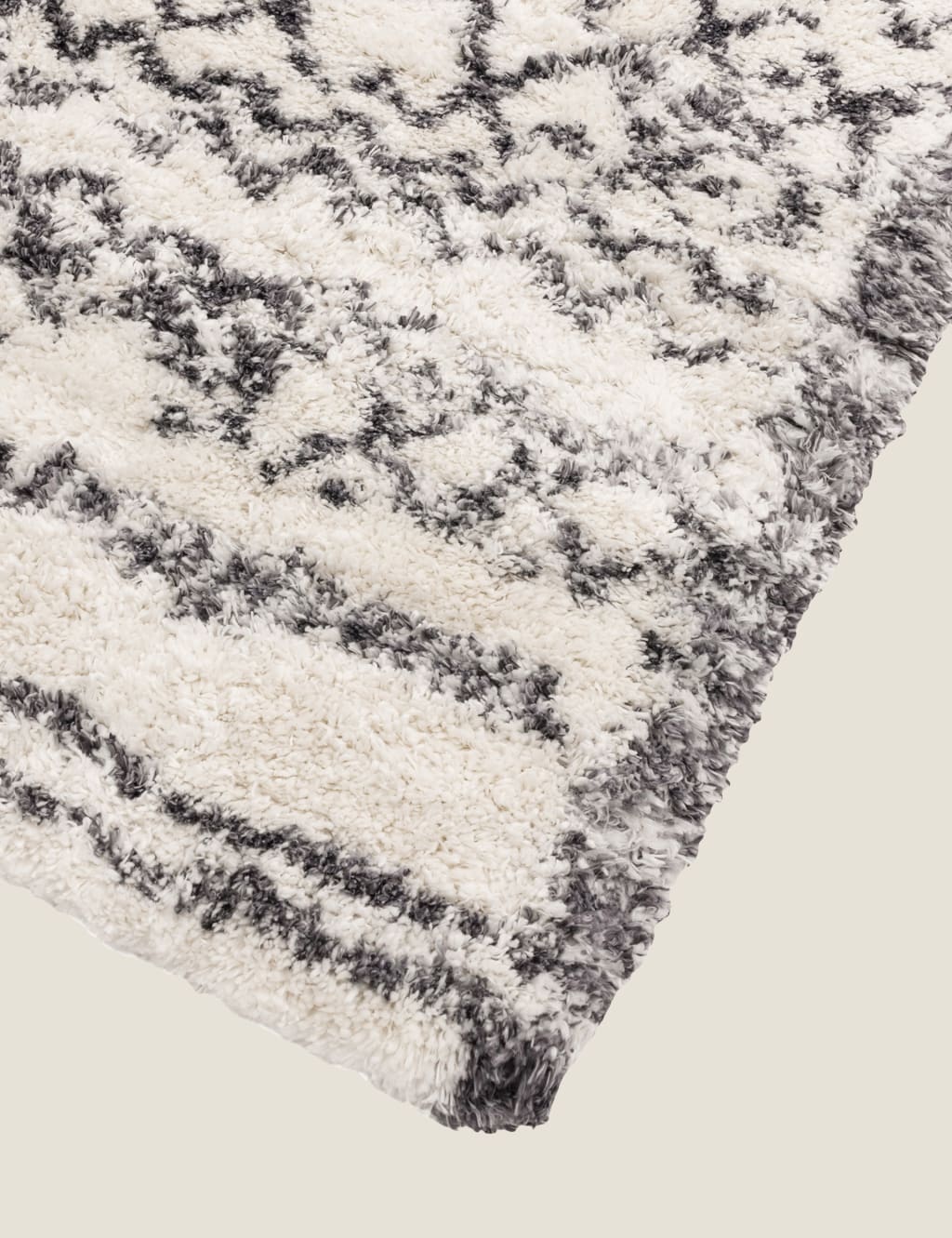 Alto Moroccan Shaggy Rug 3 of 4