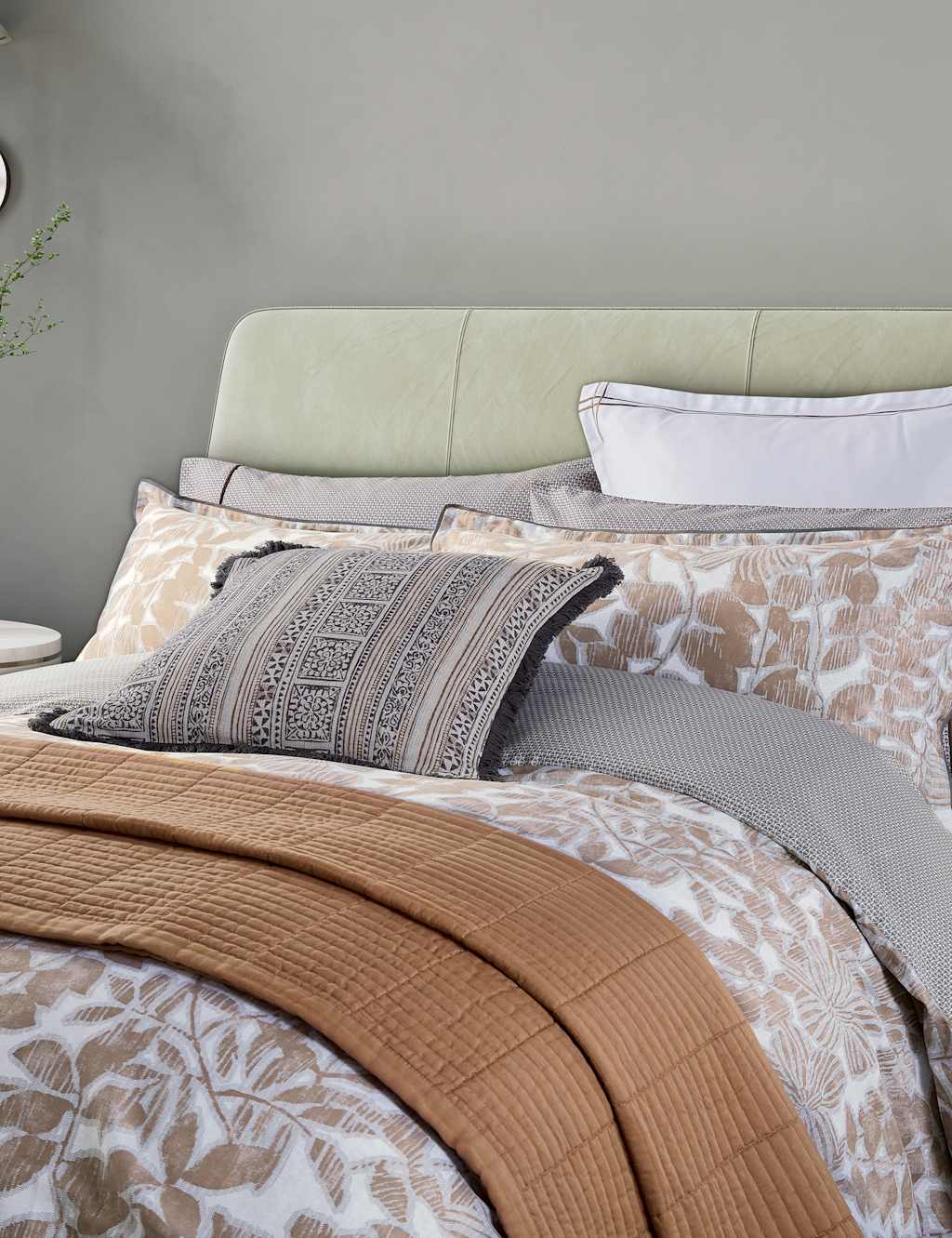 Zenda Cushion 4 of 4