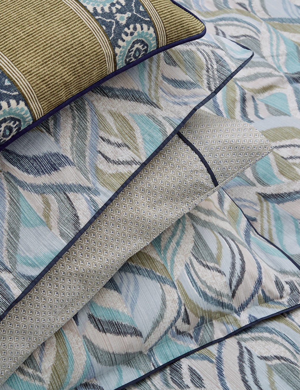Pure Cotton Rayanne Bedding Set 2 of 2