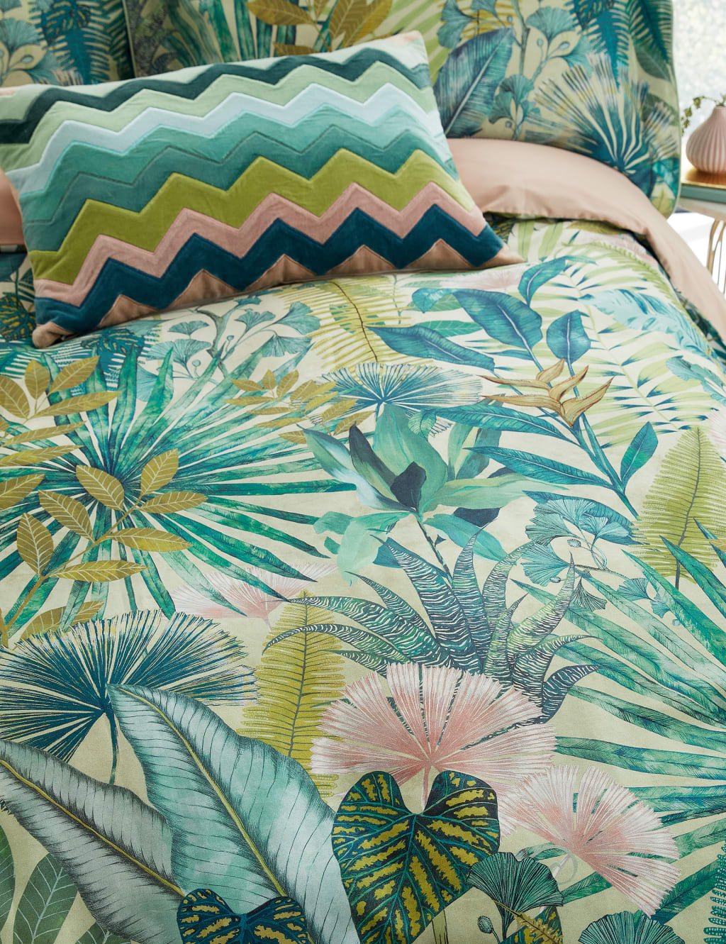 Pure Cotton Sateen Floreana Bedding Set 4 of 5