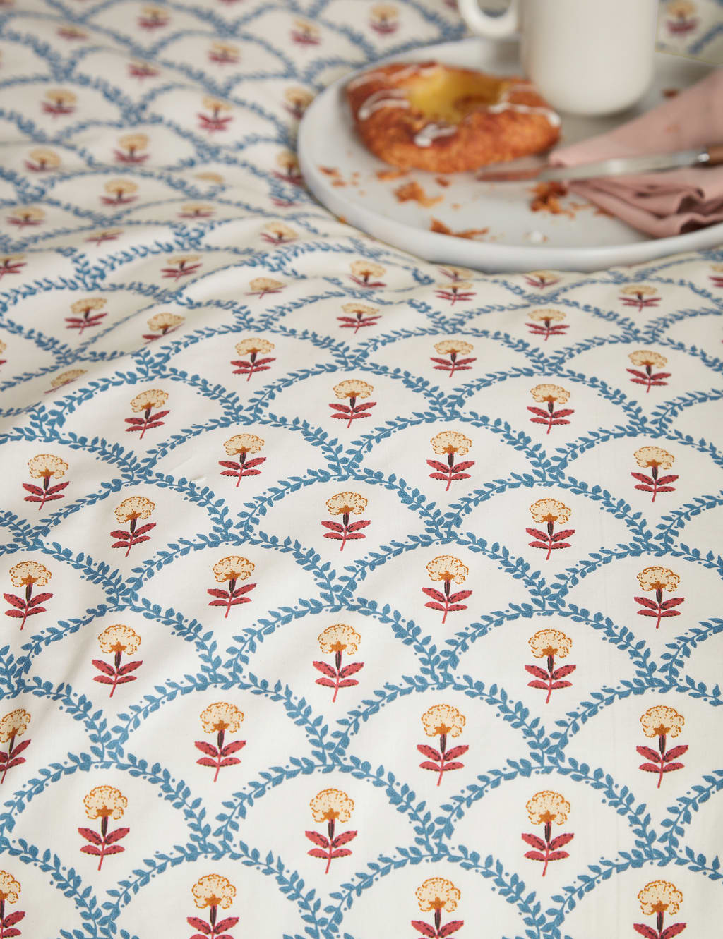 Pure Cotton Floral Scallop Bedding Set 6 of 6