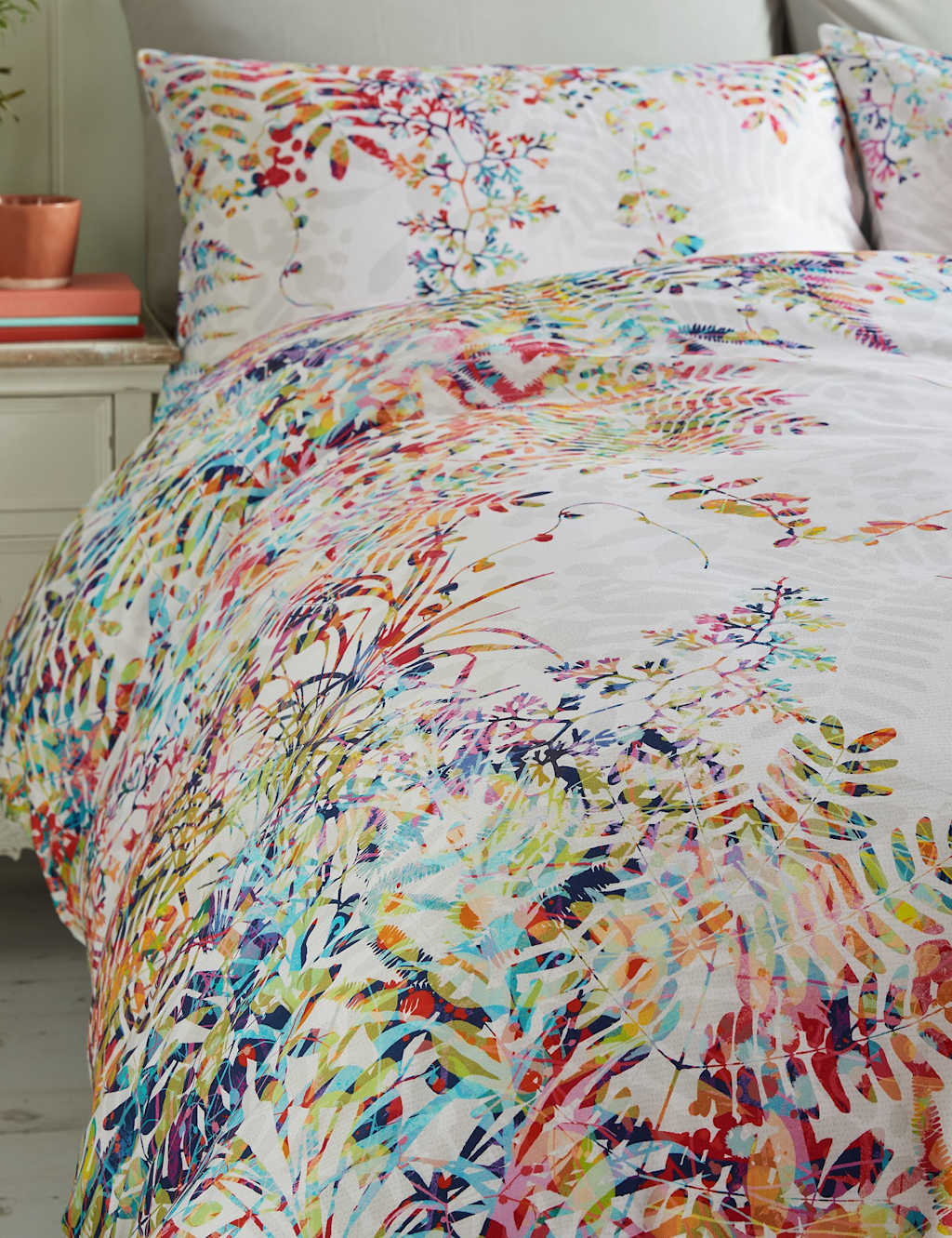Pure Cotton Sateen Cascading Kaleidoscope Bedding Set 3 of 5