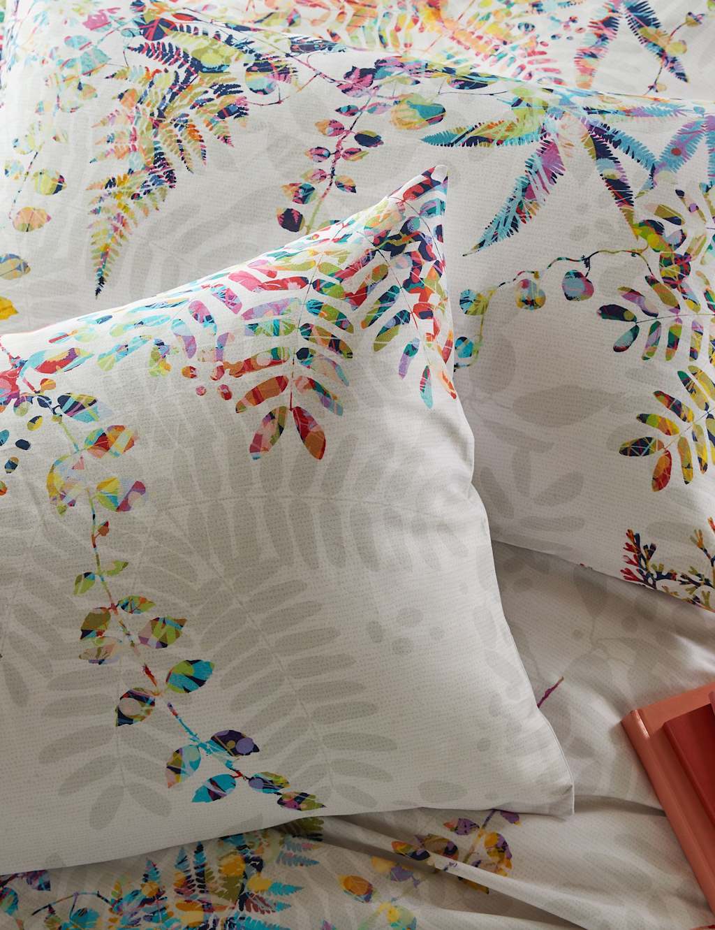 Pure Cotton Sateen Cascading Kaleidoscope Bedding Set 4 of 5