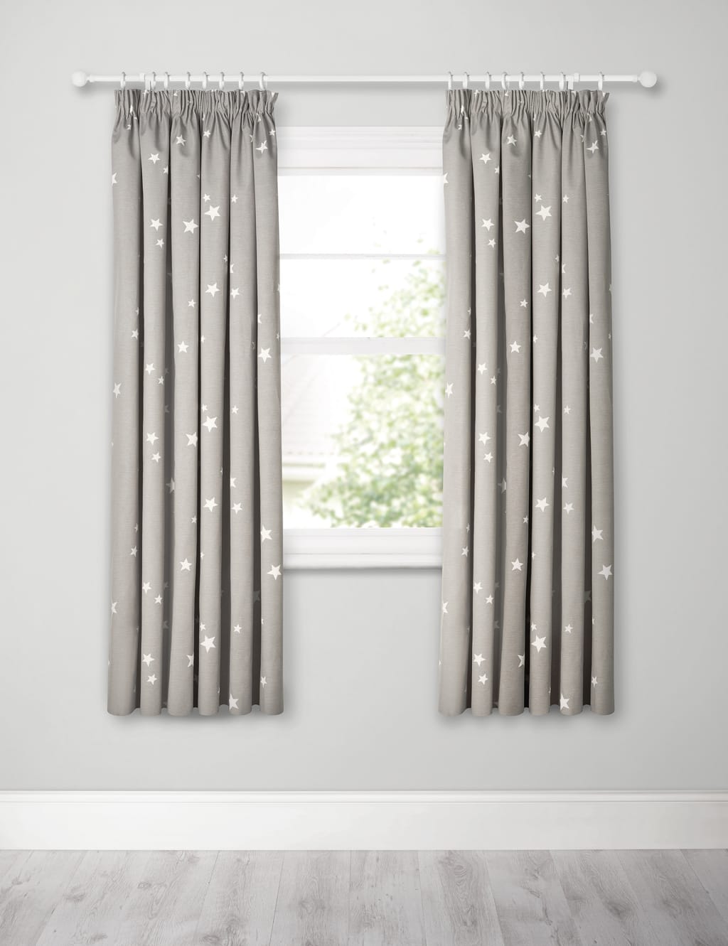 Star Pencil Pleat Blackout Kids Curtains 1 of 2
