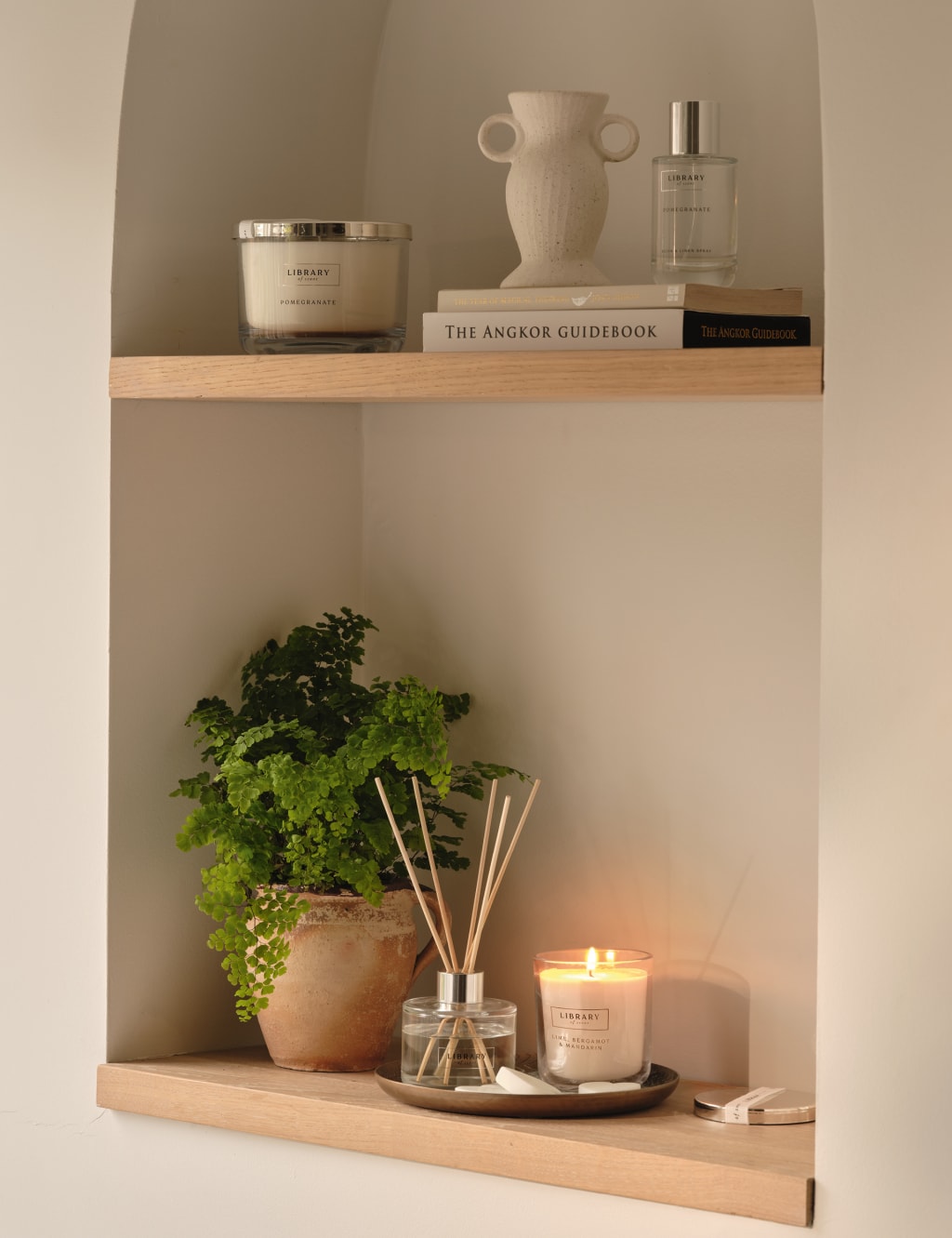 White Rose & Oud Scented Candle 6 of 7