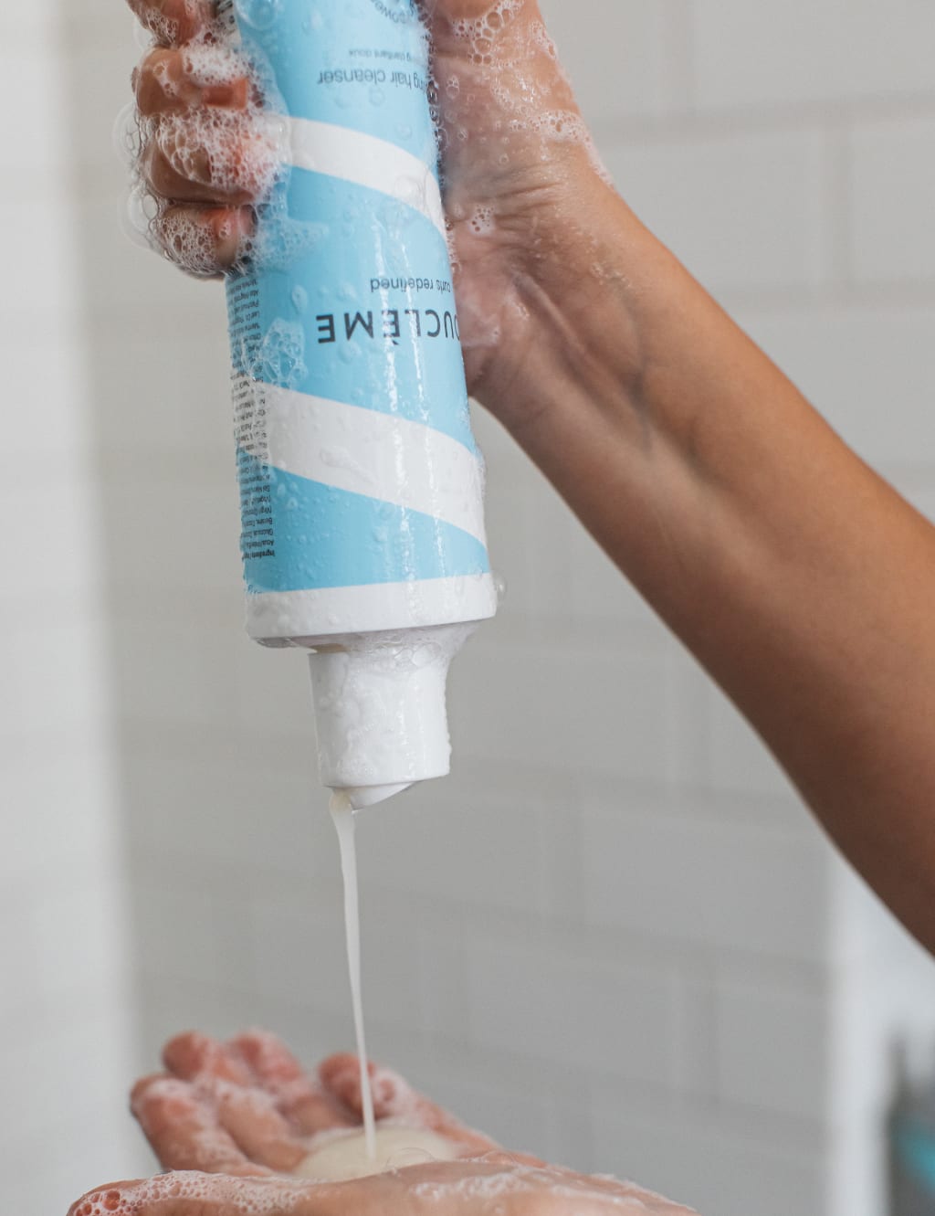 Hydrating Hair Cleanser 300ml 3 of 4