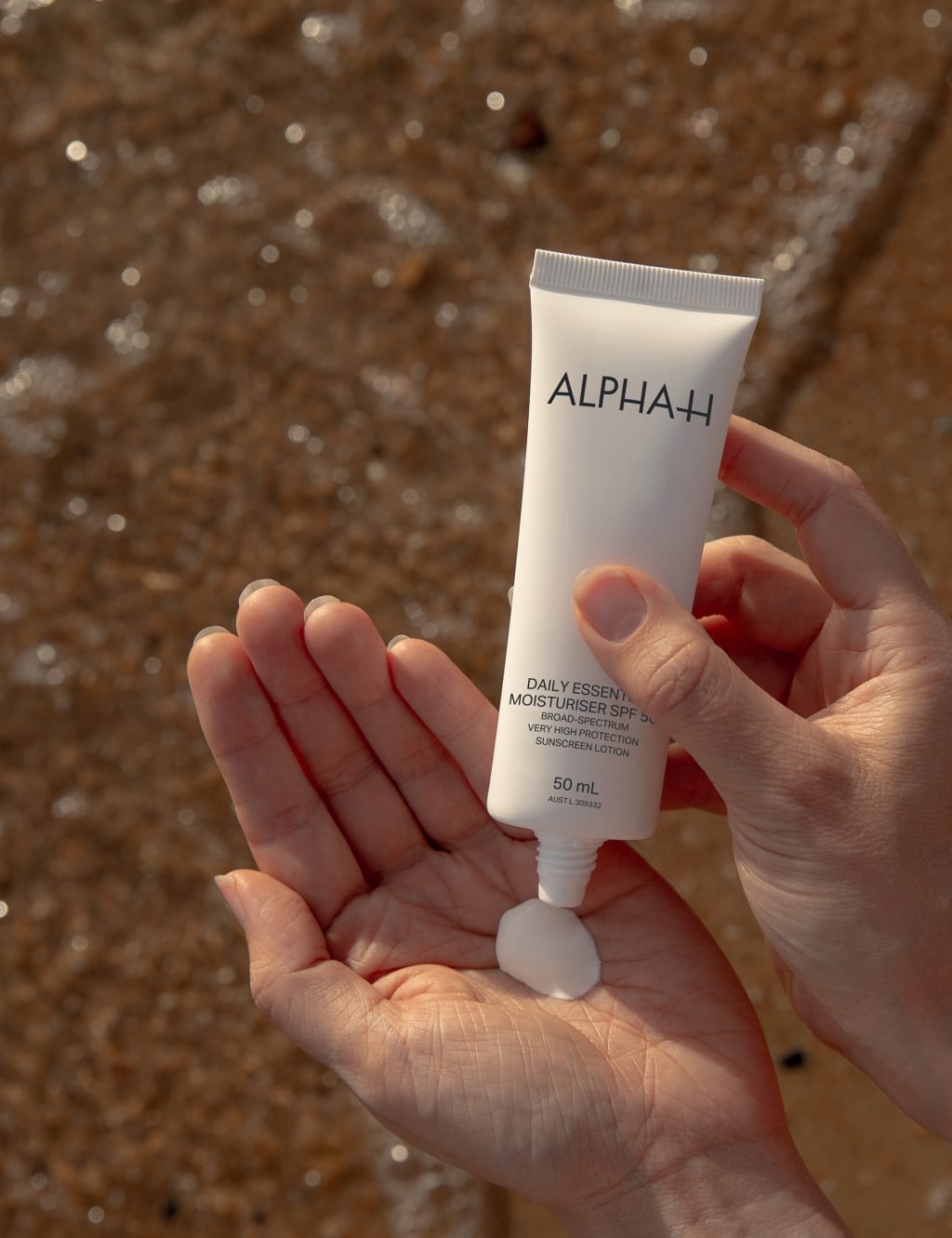 Daily Essential Moisturiser Cream SPF50+ 50ml 6 of 7