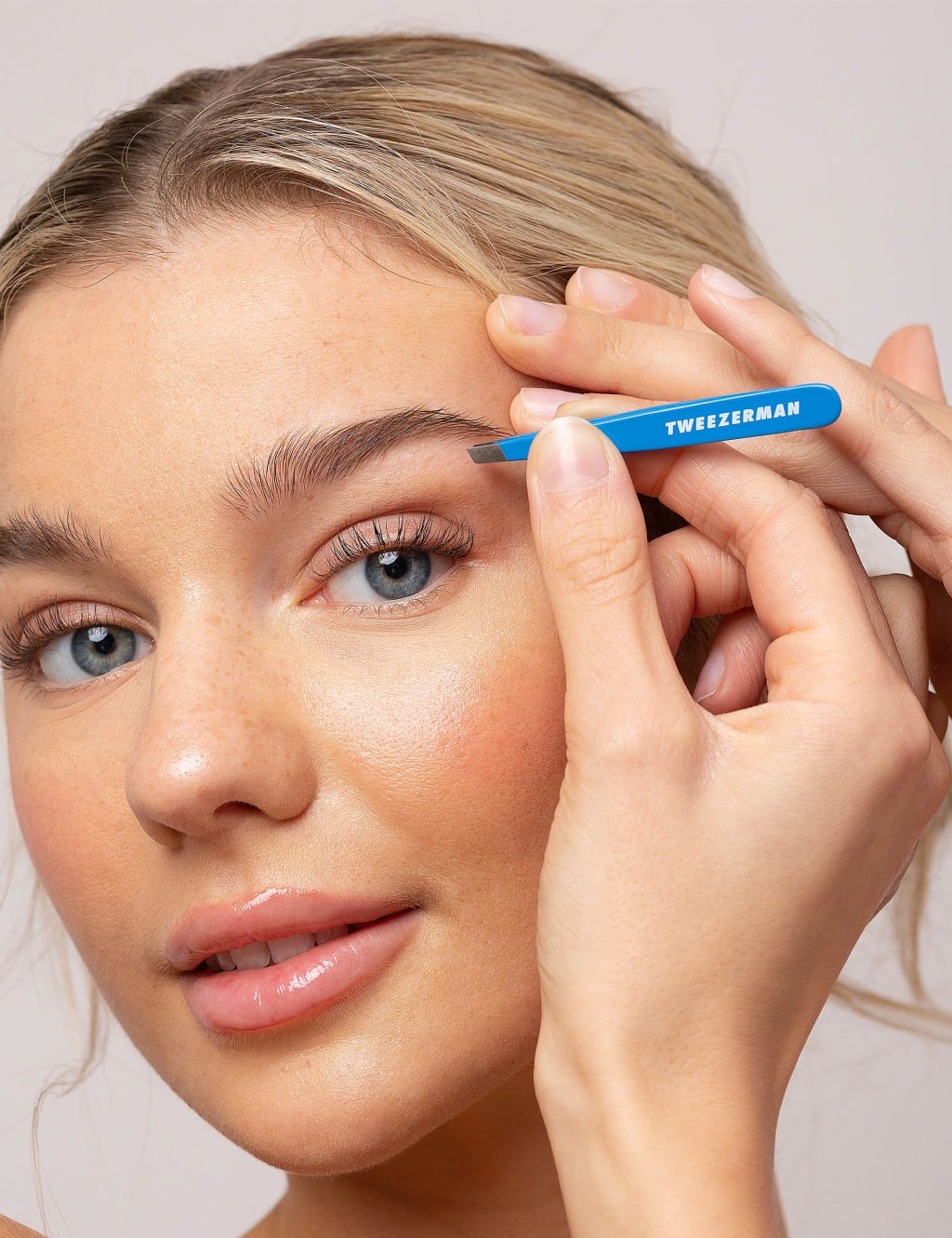 Mini Slant Tweezer Bahama Blue 5 of 5