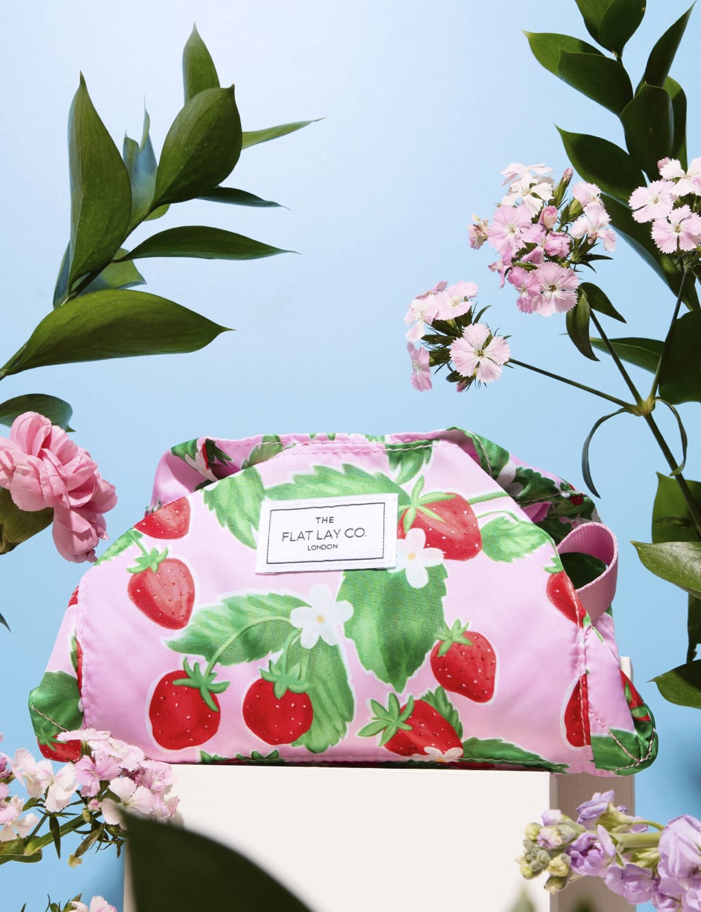 Drawstring Makeup Bag in Summer Strawberries 6 of 8