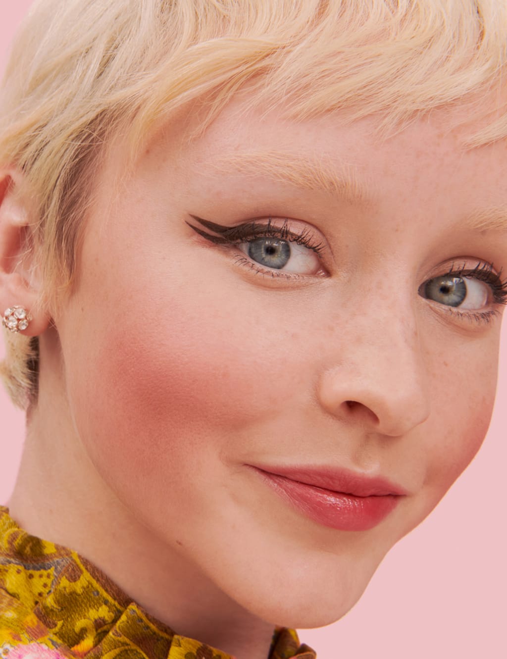 Willa Soft Neutral-Rose Blush Powder Mini 2.5g 4 of 5