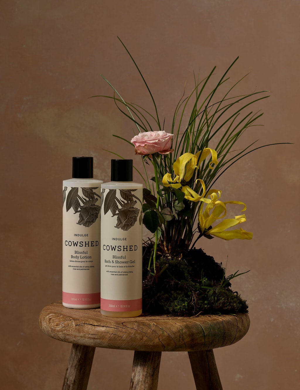 Indulge Bath & Shower Gel 300ml 2 of 4