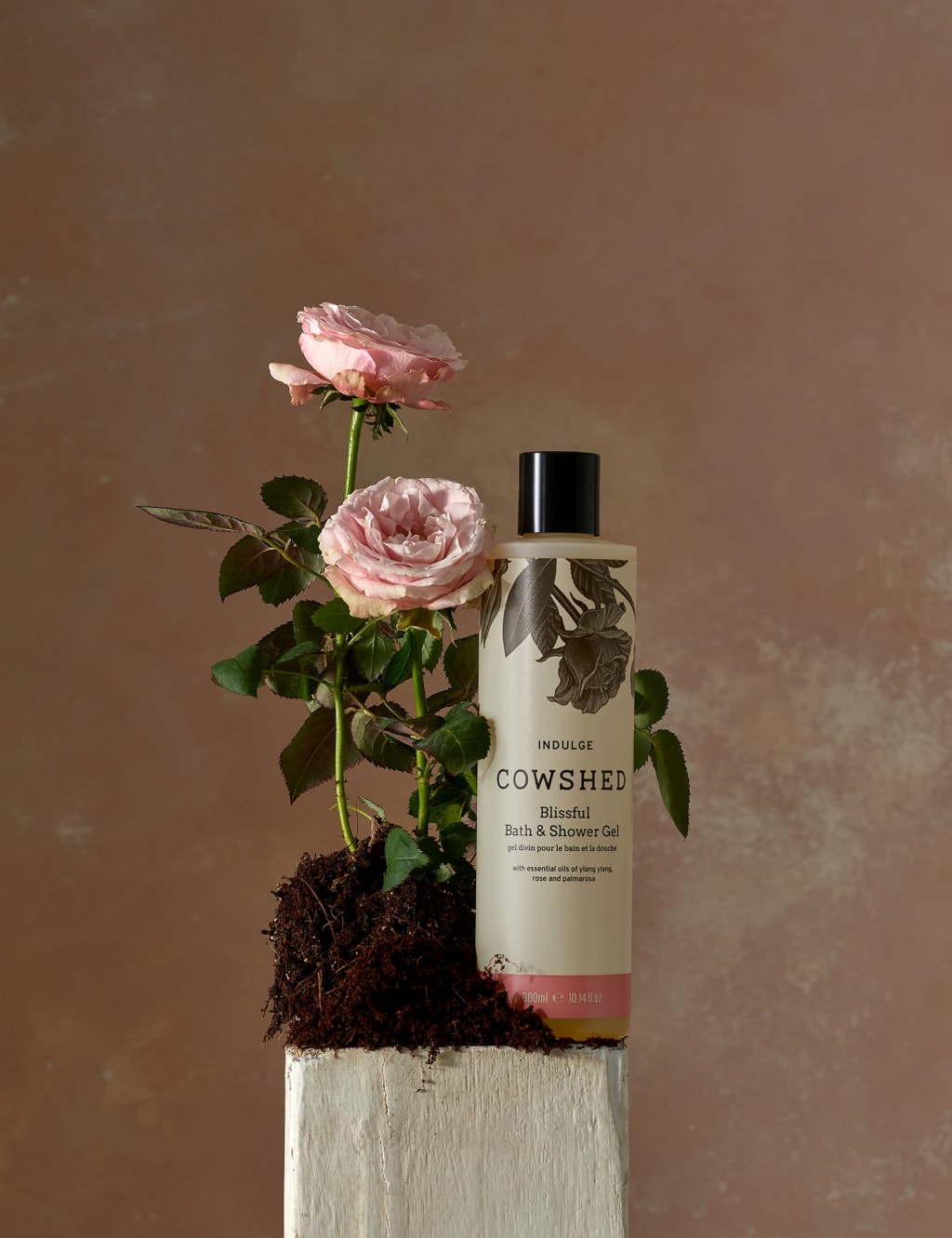 Indulge Bath & Shower Gel 300ml 3 of 4