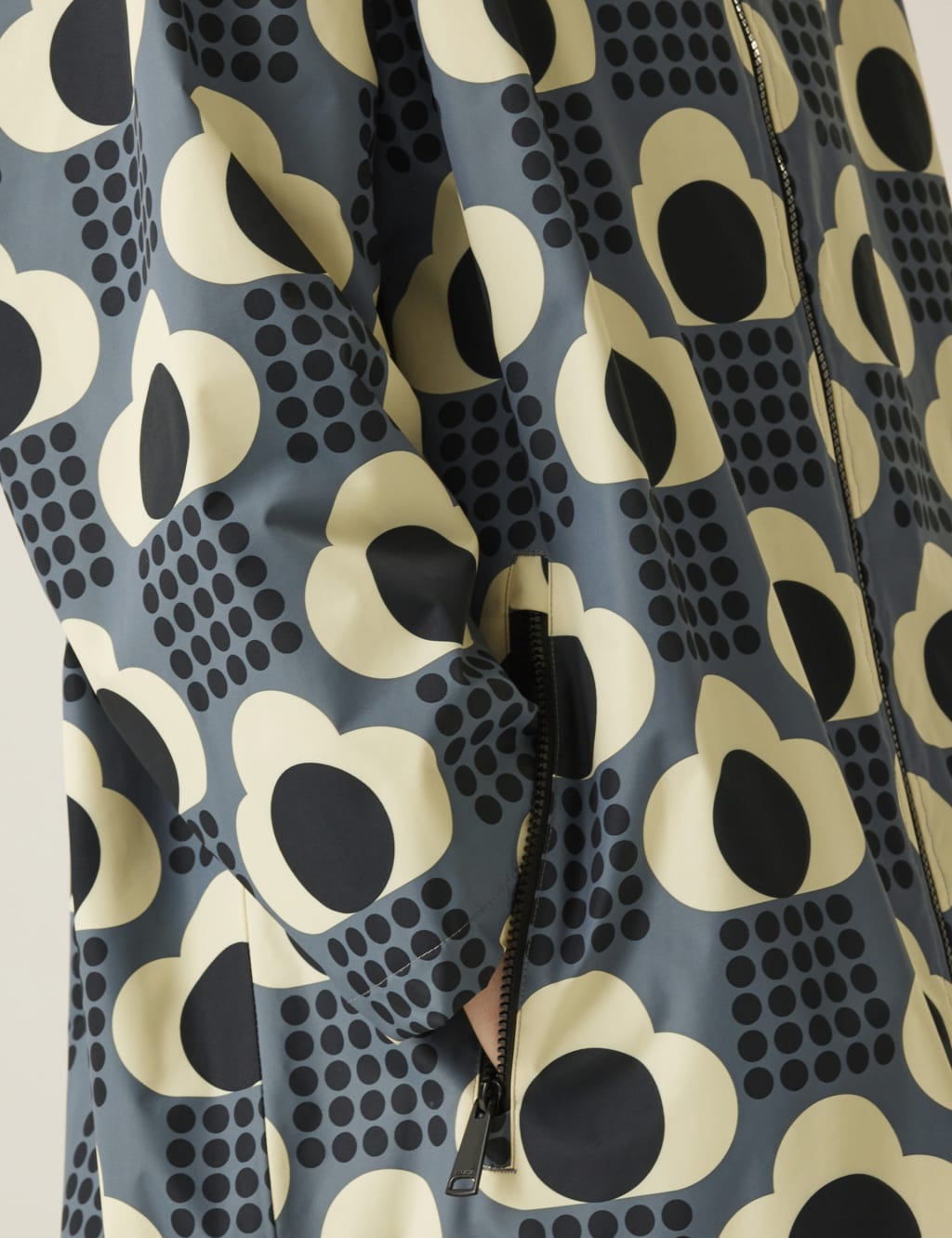 Orla Kiely Waterproof Hooded Changing Robe 6 of 7