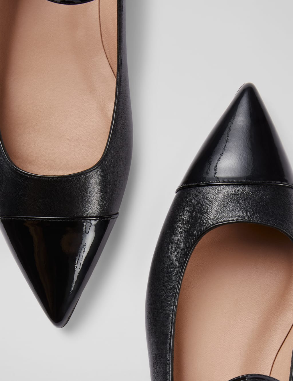 Leather Buckle Flat Pointed Pumps LK BENNETT M S